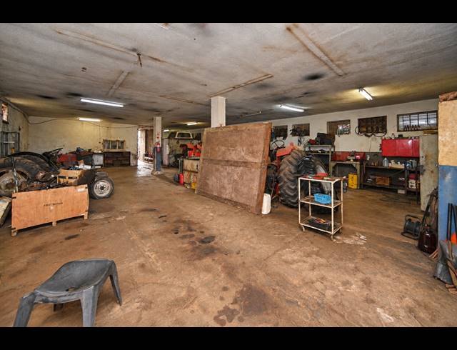340M² WAREHOUSE FOR SALE IN PETIT